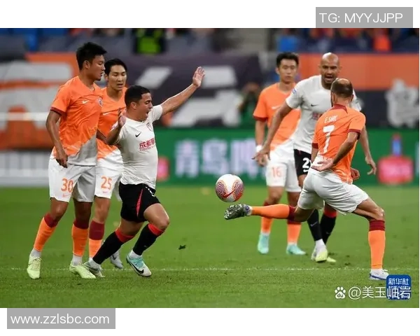 成都足球队团队协作引发热议球迷对战术配合和球员表现分歧明显